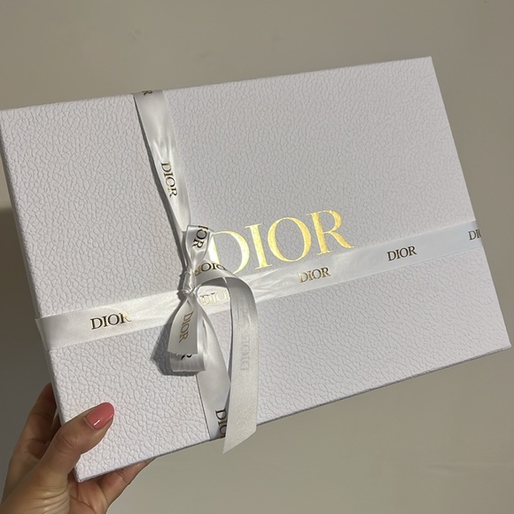 Dior Box 🌺 - Picture 9 of 9